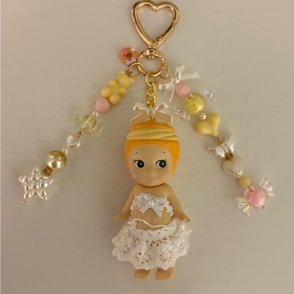 🥮 cream puff sonny angel keychain